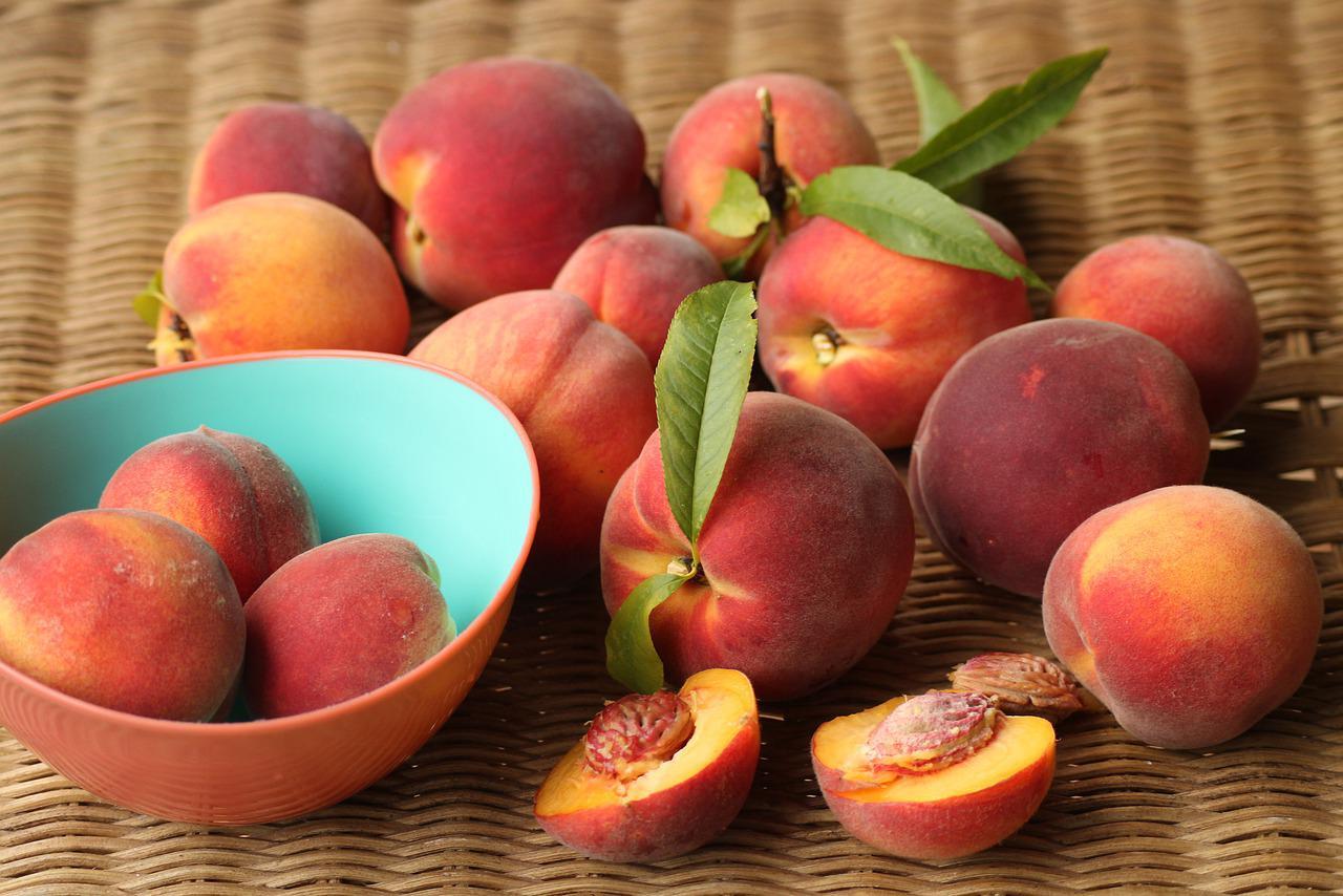 bowl of peaches for canning