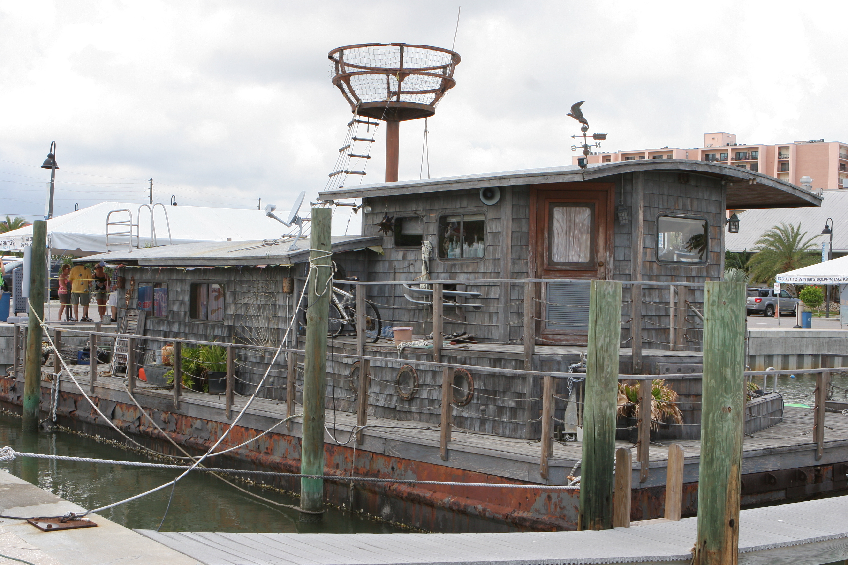 winter movie houseboat